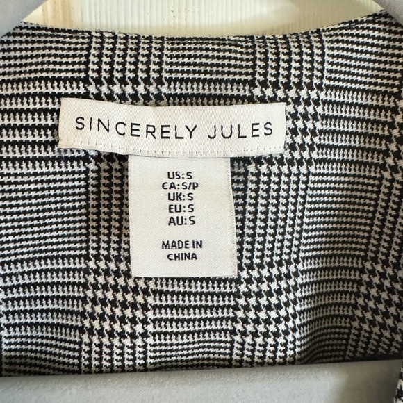 Sincerely Jules Gray and Black Tailored Vest - Picture 2 of 8